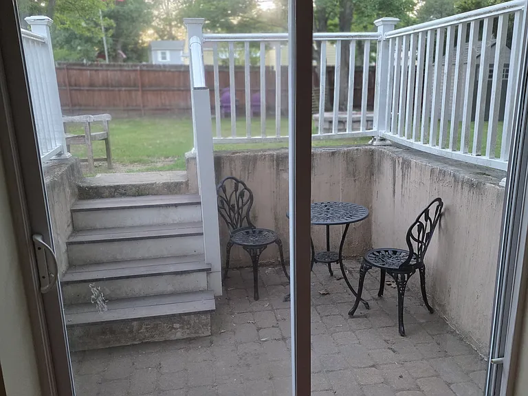 151 Kenyon Ave — Photo 10