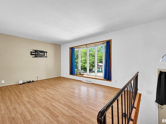 4th image of 6425 N Devonshire Dr