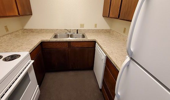 3rd image of 44 6th St W APT 17