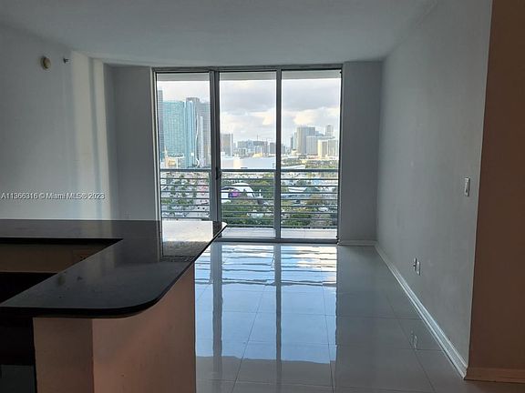 4th image of 325 Biscayne Blvd #2622