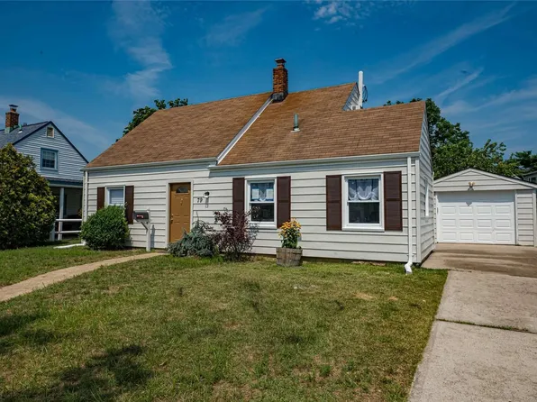 79 Gun Lane, Levittown, NY 11756