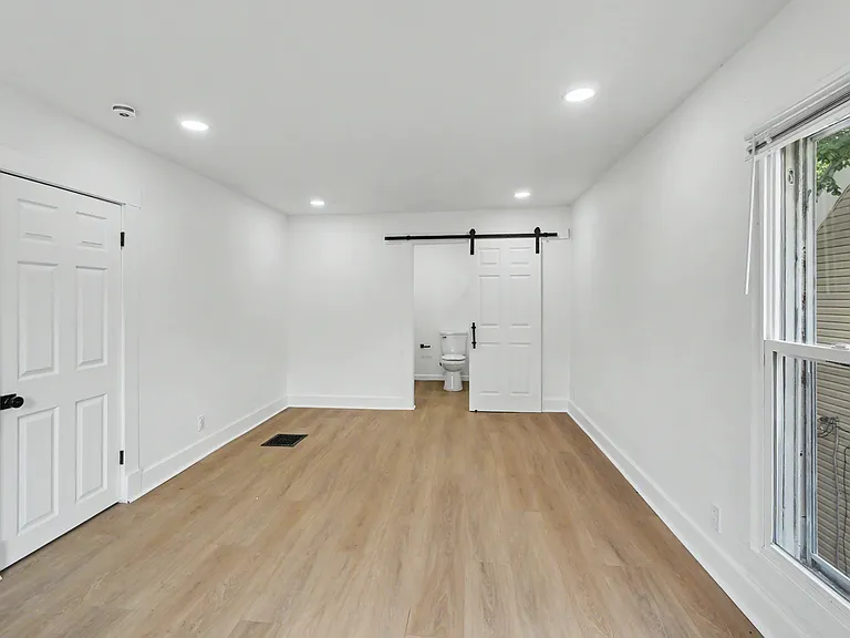977 W Wayne St — Photo 19