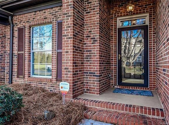 2nd image of 211 S Haven Dr