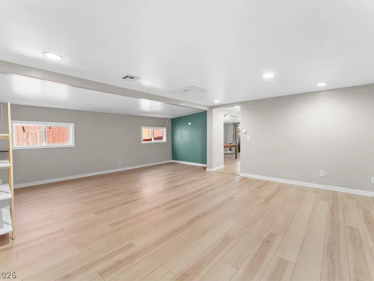 605 L Ave — Photo 11