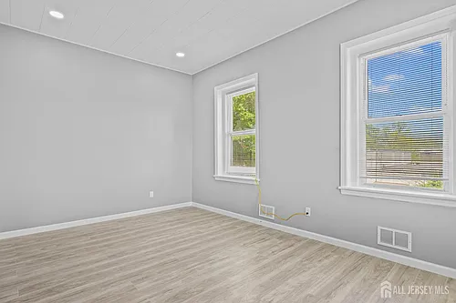 107 Macarthur Ave Photo 1