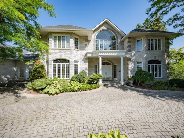 14 Alm Ct, Aurora, ON L4G 6W7