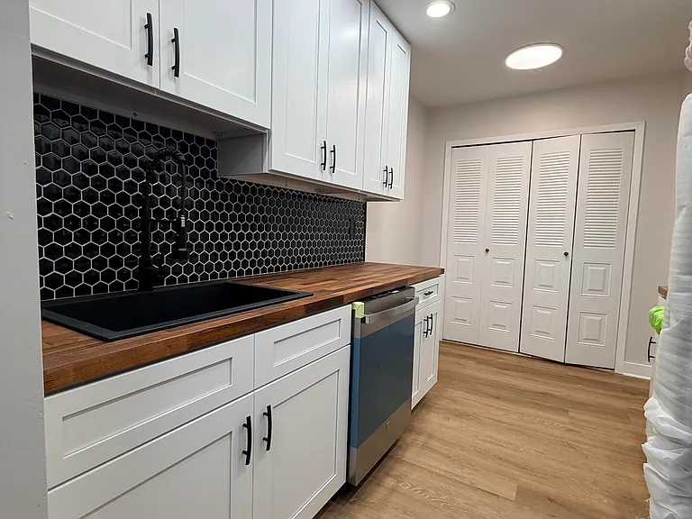147 Amberly Dr #H — Photo 11