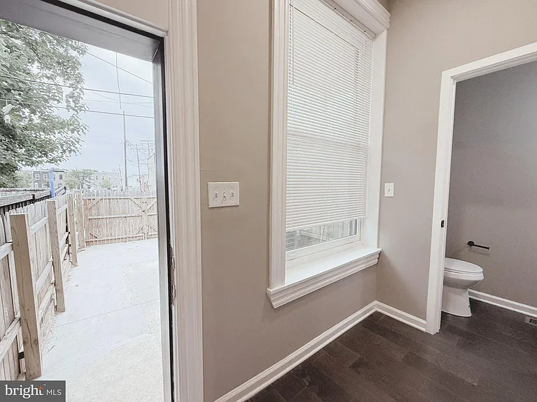715 N Patterson Park Ave — Photo 6