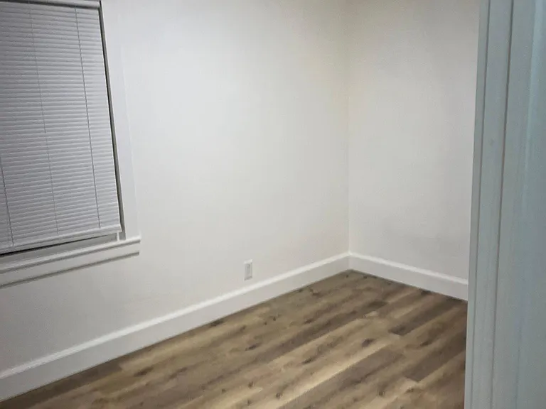 480 N 700 W — Photo 8