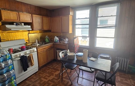 4th image of 93 Lincoln Pl