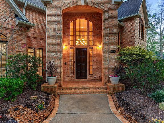 Magnificent two story grand entry w/solid wood door