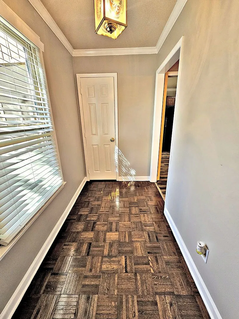 (RCH-26) Oak Square Apartments — Photo 4