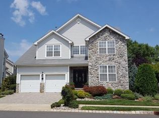 3 Wing Foot Ct, Monroe Township, NJ 08831