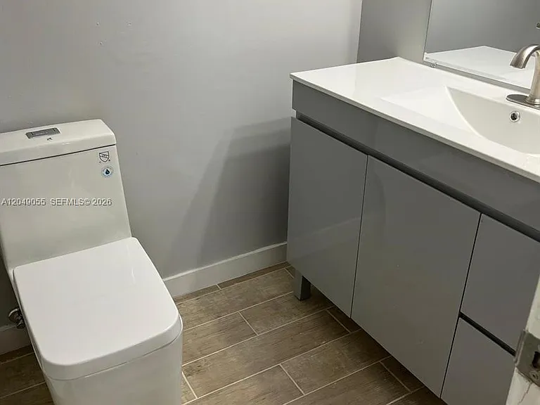 666 W 81st St #318 — Photo 4