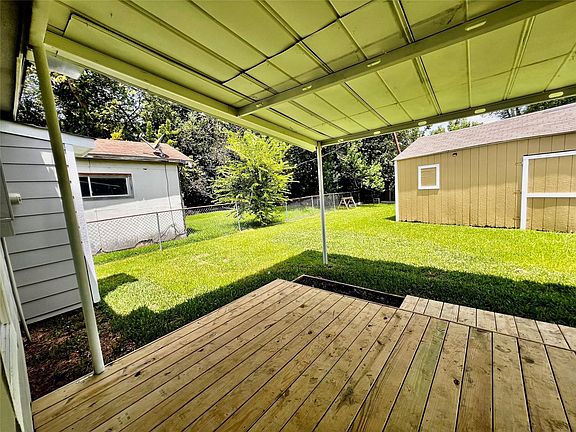 5th image of 2307 Windsor Ln