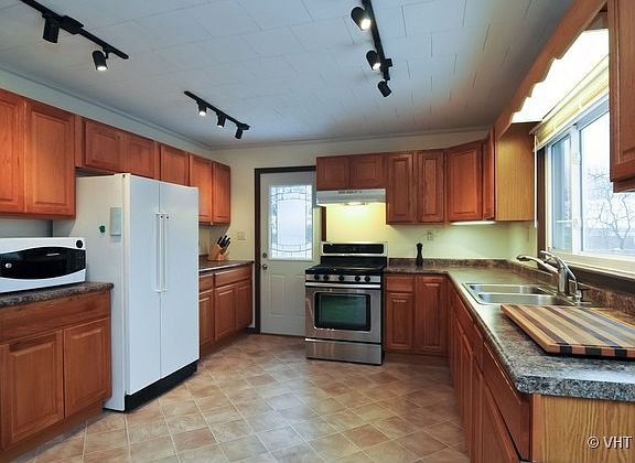 3rd image of 33704 N Idlewild Dr