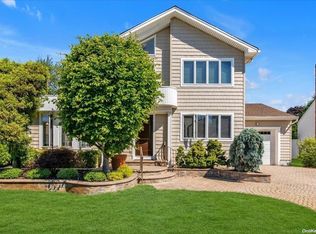 1435 N Jerusalem Rd, East Meadow, NY 11554