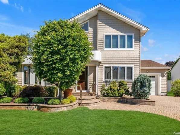 1435 N Jerusalem Road, East Meadow, NY 11554