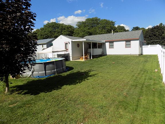 3rd image of 13 Thornberry Dr