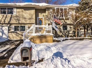3 Whig Ct, Holbrook, NY 11741