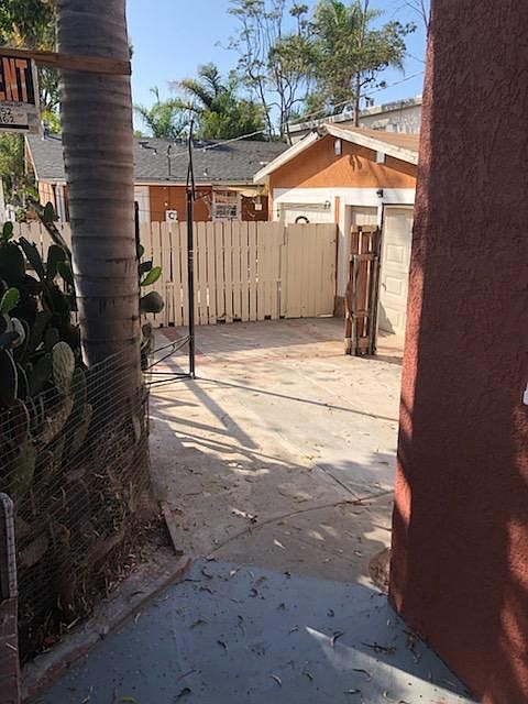 1st image of 915 6th Ave