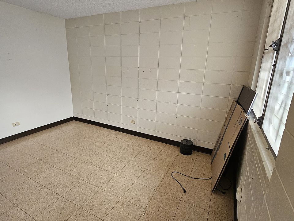 1st image of 110 Lakeview Cir APT 305