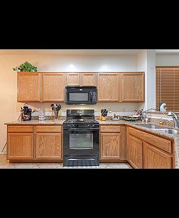 3rd image of 921 N Delacroix Dr