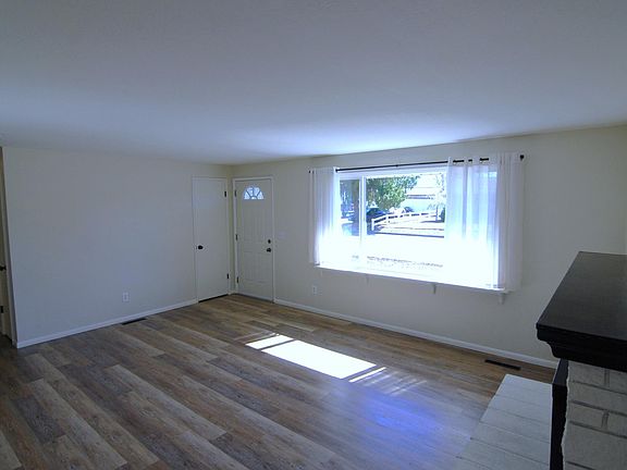 5th image of 13323 E Desmet Ave