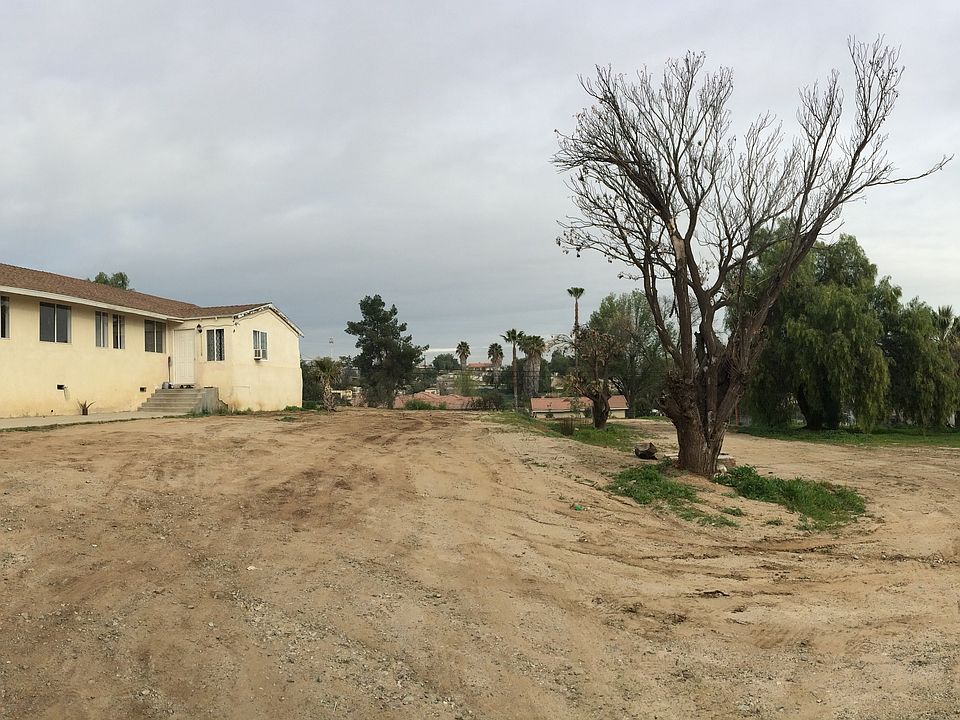 1st image of 23450 Mountain Ave #01