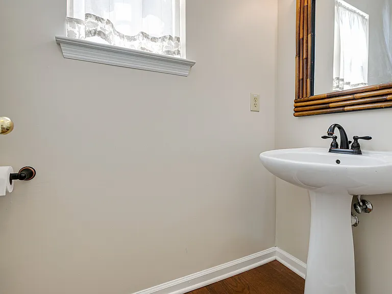 307 Devonshire Dr — Photo 11