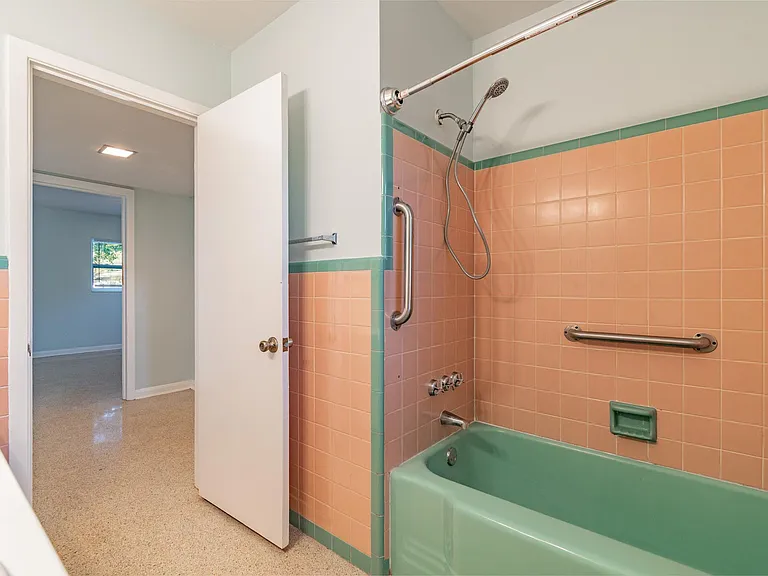 677 Oakwood Dr — Photo 11