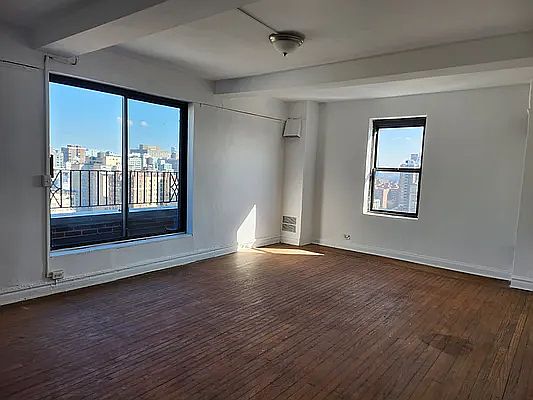 4th image of 200 E 16th St APT 19A