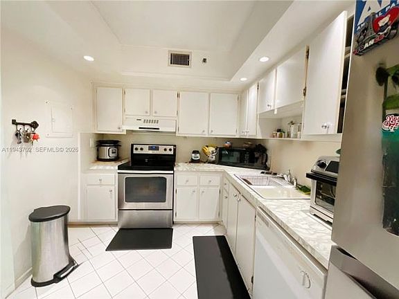 4th image of 304-919 Hillcrest Dr #304