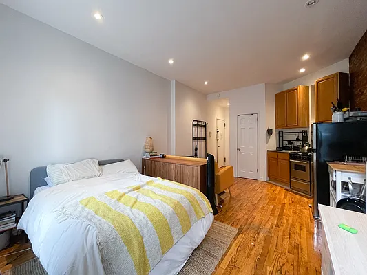 Rented by Kahen Properties | media 5