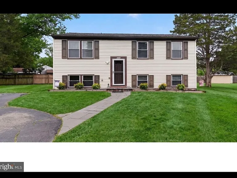 1245 Wilshire Dr — Photo 1