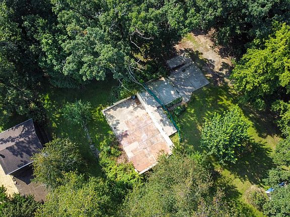 2nd image of 76 Menominee Dr