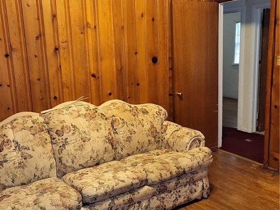 4th image of 3521 Griffin Ave
