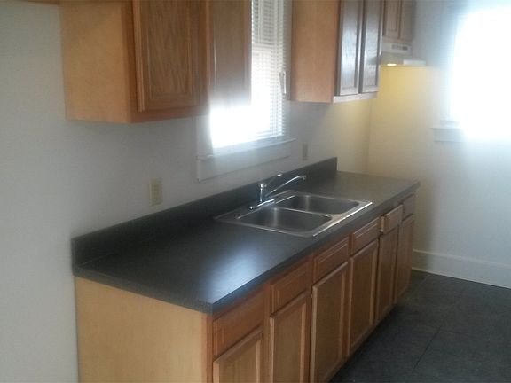 4th image of 302 N 32nd St