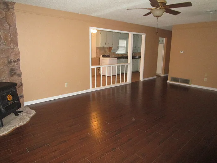 5225 Mack Rd — Photo 3