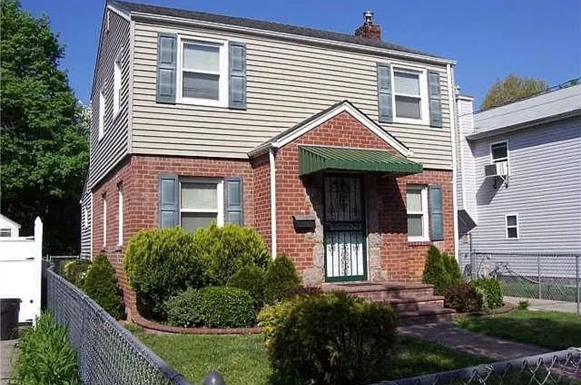 4 bed, $4,000 — Photo 1
