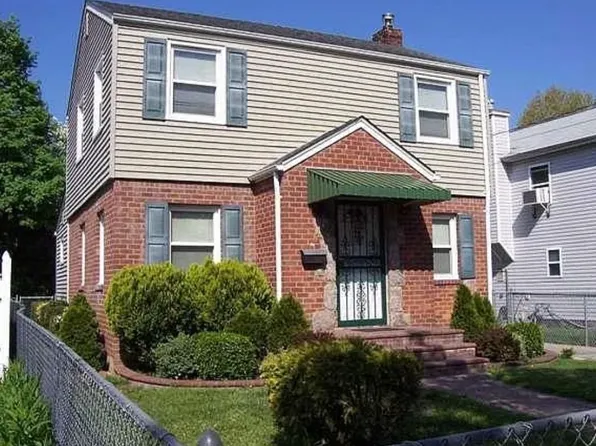 51 Courtenay Rd, Hempstead, NY 11550