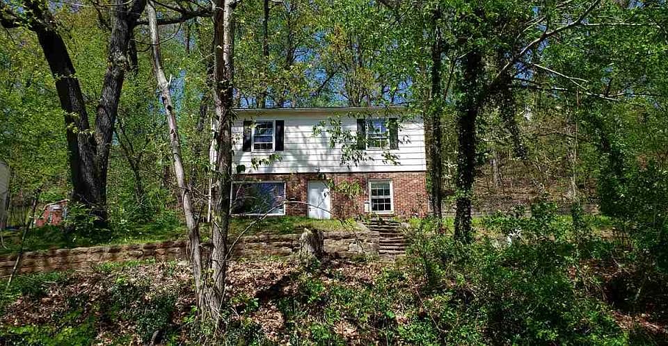 2nd image of 1768 Crestmont Dr