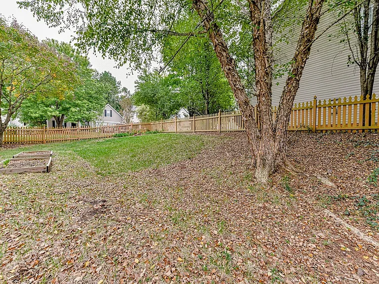 17201 Commons Crossing Dr — Photo 40