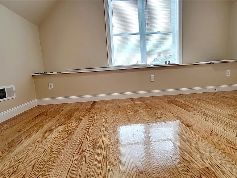 64 Waverly St #3 — Photo 9