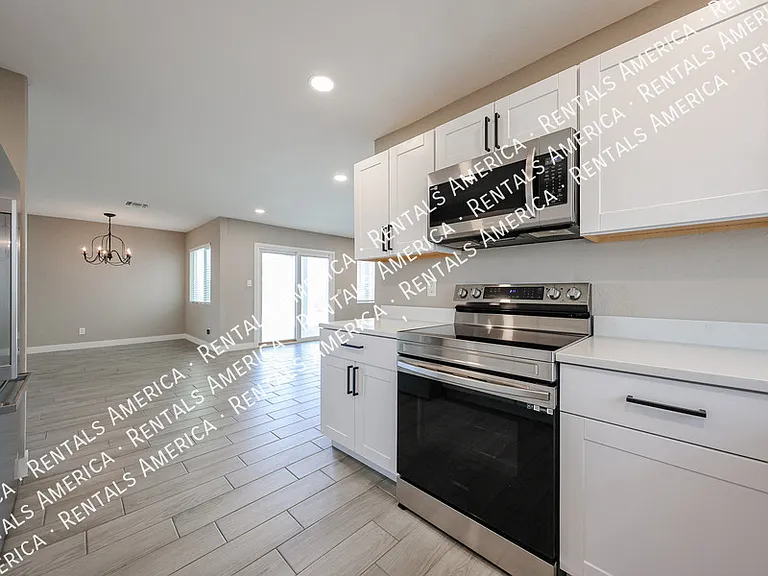2902 W Straford Dr — Photo 11