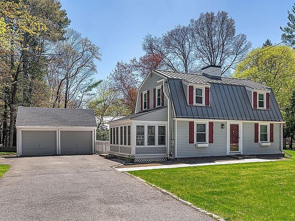 3rd image of 10 Bennett Rd