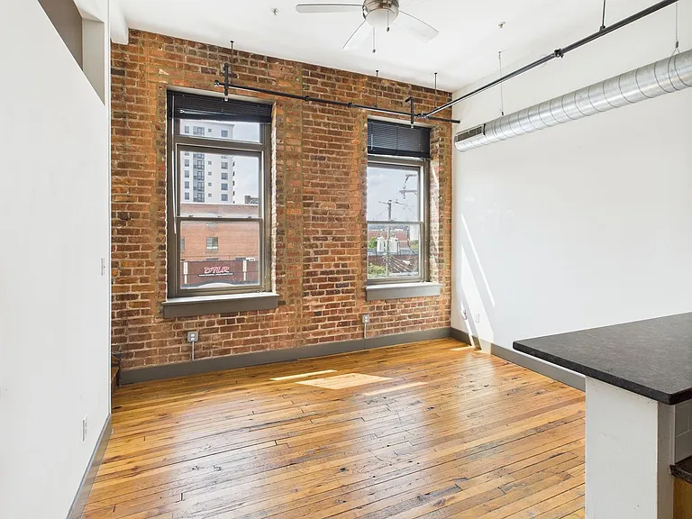 1322 W Broad St — Photo 33