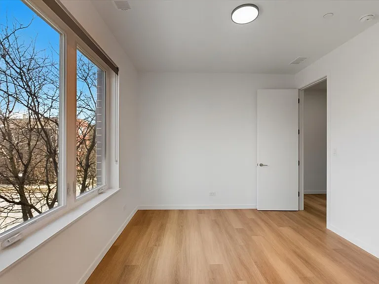 204 S Leavitt St #402 — Photo 14