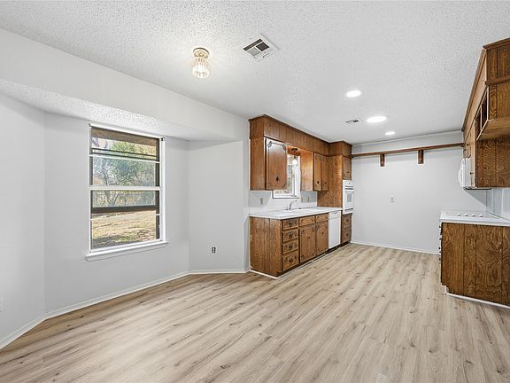 5th image of 2711 Old Robinson Rd