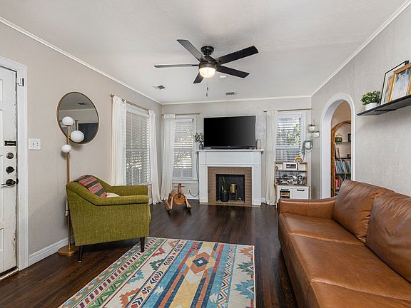 2nd image of 1728 Bluebonnet Dr